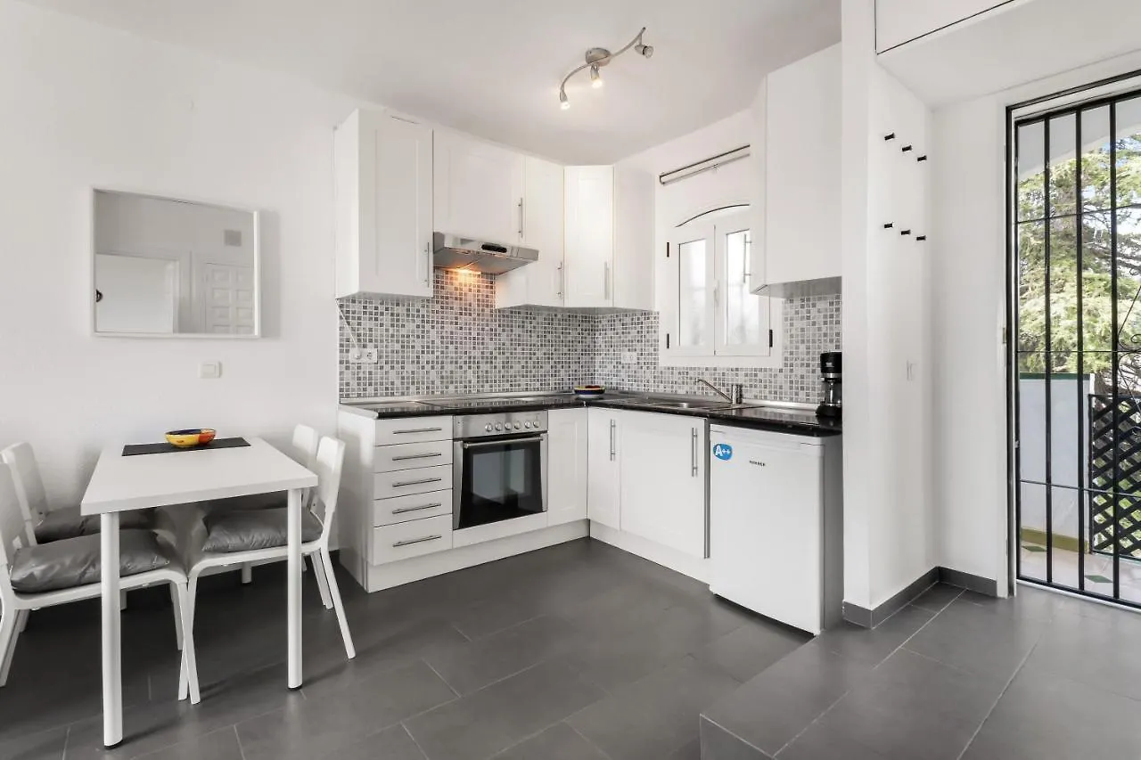 1 Bedroom In Verano Azul, Free Wi-Fi Nerja Apartment